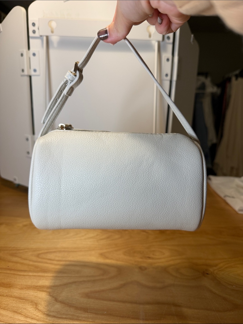 Classic White Barrel Handbag - Elegant Women's Shoulder Bag